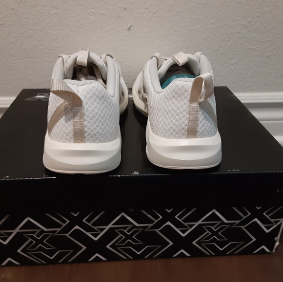 Puma - Picture 3 of 4